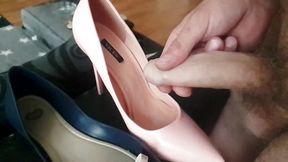 Pink heels cuming, blue balerinas