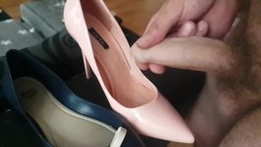 Pink heels cuming, blue balerinas