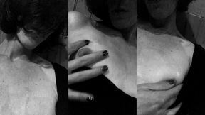 tellement excitee que je masse les seins avec ma salive toute chaude lors ...