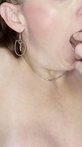 Flirty Suzy Wylde with Pussy Pump