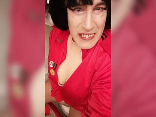 Cosplay - Fran from DODGEBALL FARTING on the Throne-room!