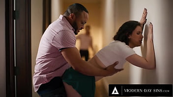Gangbang with in-laws: Casey Calvert's secret turns into wild triple penetration