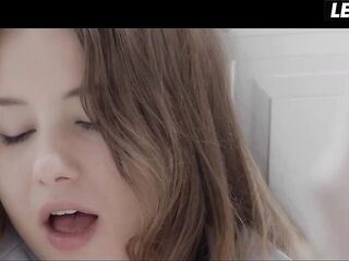 Brunette hair Sweetheart Groaning Loud Whilst This chab Eats Her Twat Like a Meal