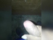 Me pongo caliente masturbándome en casa