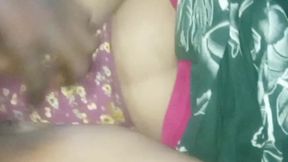 37 Sal Ki Padosi Bhabhi Ko Raat Mein Jakar Chudai Karke Aaya