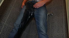 Guy pee clothed in his jeans fully wet solo homemade