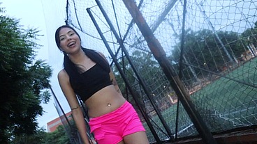 SALI A TROTAR Y ENCONTRE A UNA CHICA HERMOSA DELGADA CON UN CUERPO PERFECTO Y ELLA ME INVITO A SU CASA