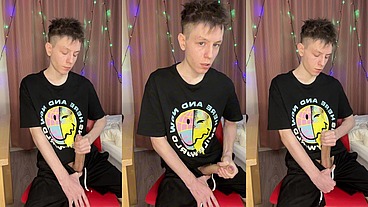 Quick Dorm Jerk Makes 23cm Cock Squirt Everywhere