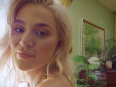 Curvy teen model Blake Blossom goes nude