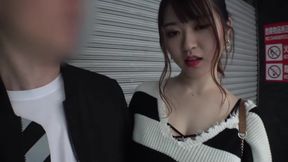 0001255_巨乳スレンダーの日本人女性が大量潮吹きするガン突き素人ナンパ淫らな行為