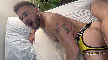 PAUZÃO PRETO GIGANTE DESTRUINDO CUZÃO DO PASSIVO TATUADO