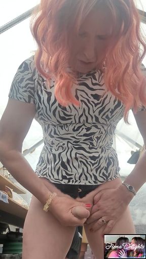 Play with Auntie Fiona&#039;s Slit