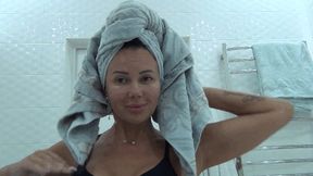 I comb and dry my long hair bb