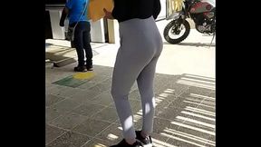 Rica culo se le ve la tanga negra PART 2