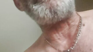 Домашнее видео девушки-соло, мастурбирующей зрелого европейского гея