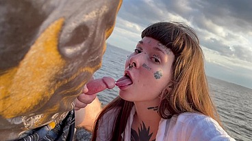 I suck on the beach and get cum in my mouth