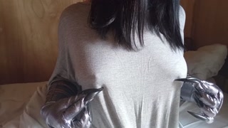 爪付き手袋で乳首カリカリしたらいつもと違う刺激が気持ちよすぎてすぐイクぅ