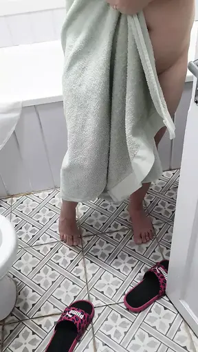 Step son caught step mom naked in bathroom washing her pussy