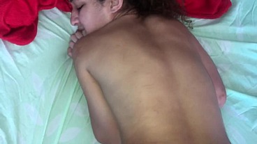 NOVINHO PEGOU A NOVINHA NO COLO E ELA COMEÇOU A PULAR NA PICA. SE GOZOU TODINHA