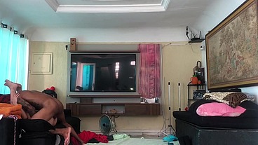 NOVINHO PEGOU A NOVINHA NO COLO E ELA COMEÇOU A PULAR NA PICA. SE GOZOU TODINHA