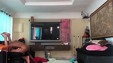 NOVINHO PEGOU A NOVINHA NO COLO E ELA COMEÇOU A PULAR NA PICA. SE GOZOU TODINHA