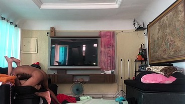 NOVINHO PEGOU A NOVINHA NO COLO E ELA COMEÇOU A PULAR NA PICA. SE GOZOU TODINHA