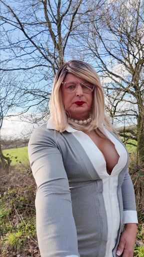 Sexy Crossdresser Kellycd2022 Out for an Afternoon Drive in Pantyhose and Heels