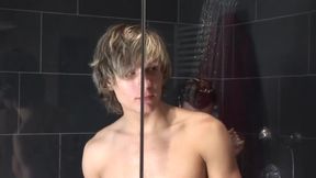 Hot shower for 2 gay in love...