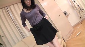 Mature Japanese beauty knows how to handle a cock