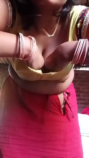 Indian Deshi Village Hot Sexi Sanskaari Housewife Mastarbuting Seduce Her Pussy