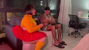 Tinha resolver mist&eacute_rio chamei velma meti pica ela pediu