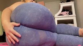 Simping For Big Butt In Leggings: Sniff And Worship My Massive Ass MP4