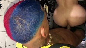 Novinha chupou e deixou a pica toda molhada para colocar s&oacute_ no cu