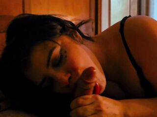 That babe made me watch heaven in that ebony costume