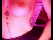 Brunette en chaleur s’empale sur un God Énorme / JOI Français 100% Amateur