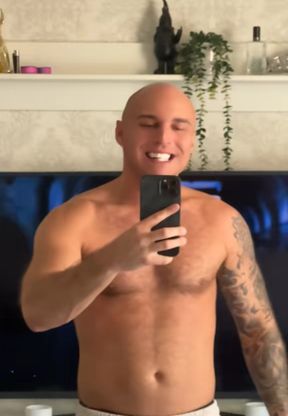 Inner cinema<br />
In which your trembles in the shadow of my hands, your breath caught in the threads of my power, sweet and defenseless