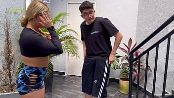 Nerd boy convinces his MILF Neighbor to be his trainer and fuck outdoors, then at home they fuck until they end up with cum in their mouths! Pipeboy and Karen Sleent