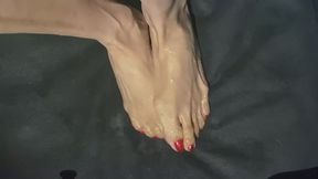 Melove sexy small feet with Long Toes getting Oiled