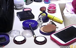 Tranny babe gets filmed behind the scenes