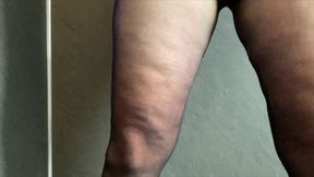 Mrs Mature Feet in in her Pantyhose