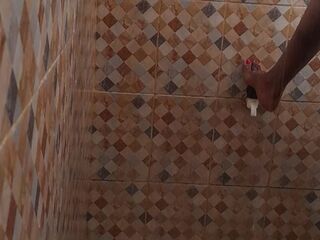 Fell down during the time that trying to twerk inside baths????