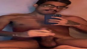jovem de 18 anos mostrando o pau grande e grosso