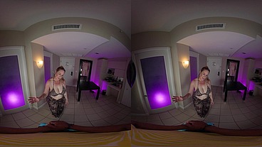 VR Big Boob Big Ass Cougar Danni Jones BEVR