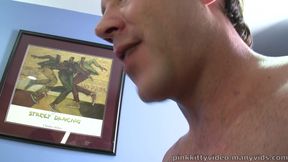 Vanessa Naughty gets her pussy fucked live in a chat room