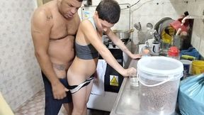 diarista dando cu para o patrao