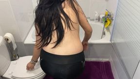 butt crack while I wash my hair over the