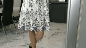 Look at how perfect her legs are MP4 HD 720p