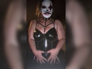 Smokin' big beautiful woman Jaw-dropping Kitty Clown with Large Titties and Butt begging to have some pleasure