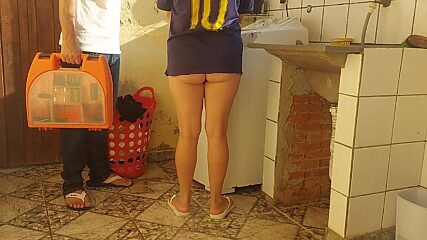 Horny Housewife Fucks Appliance Dude Instead of Paying for Machine Fix