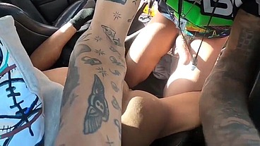 Motorista do Uber me comeu gostoso dentro do carro